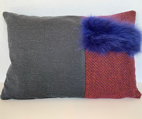 Smukt blåt pels på sofapude